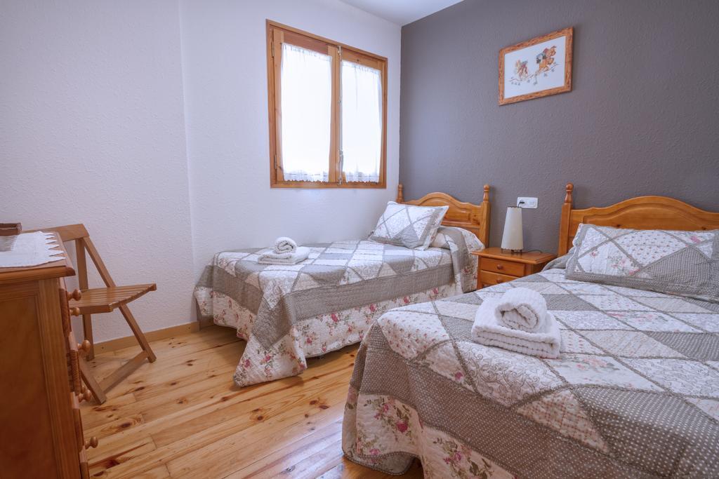 La Ginesta 2, Apartaments De Muntanya Estación Habitación foto